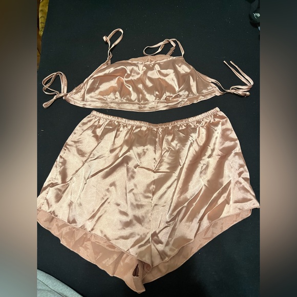 3 SHEIN Satin Beige Pajama Set - Picture 3 of 3